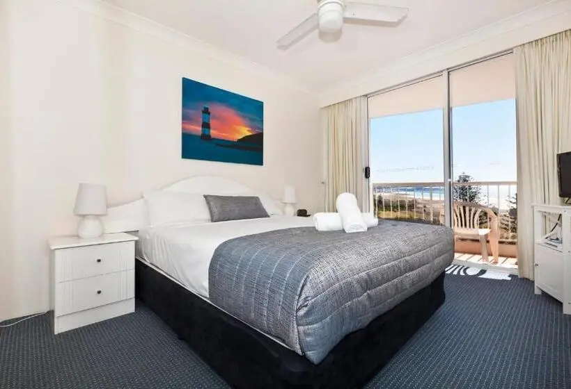 Superior 2-bedroom flat with sea view, Meridian Tower Kirra Beach