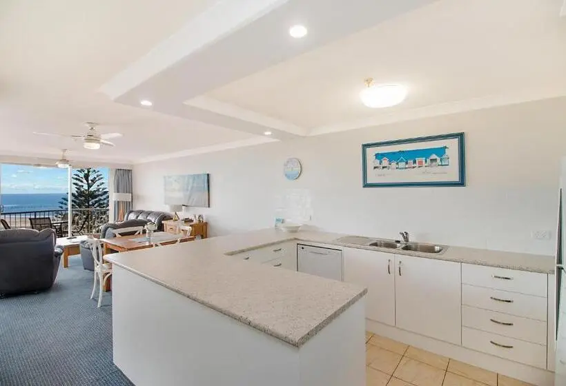 オーシャンビューのスーペリアー１ベッドルームアパートメント, Meridian Tower Kirra Beach