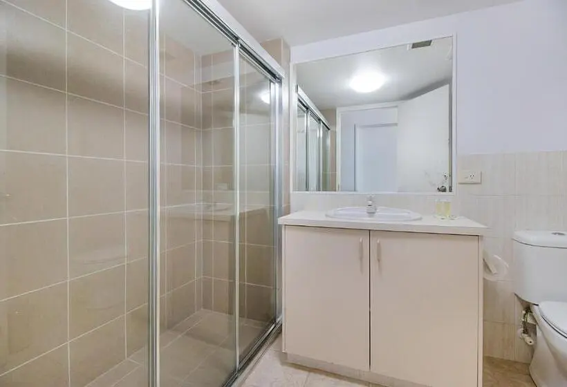 オーシャンビューのスーペリアー１ベッドルームアパートメント, Meridian Tower Kirra Beach