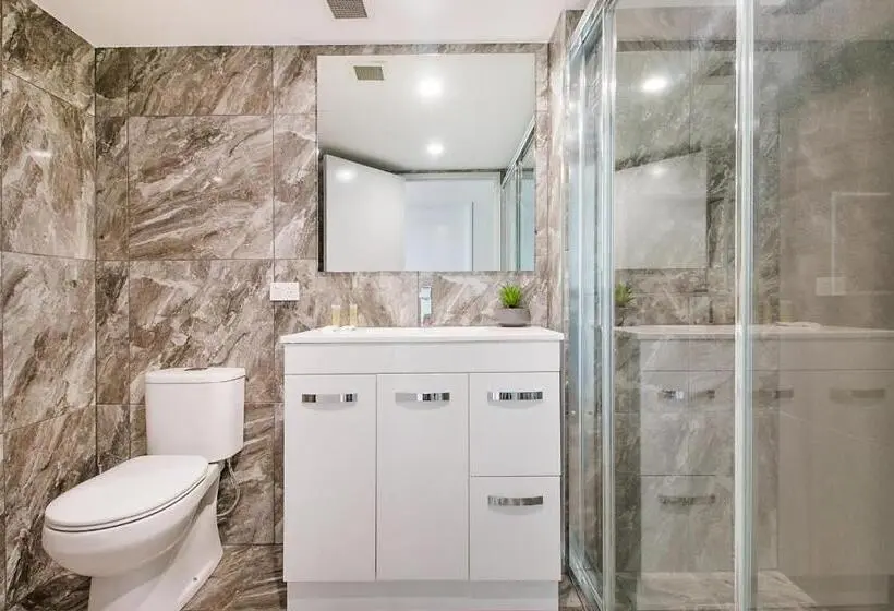 オーシャンビューのスーペリアー１ベッドルームアパートメント, Meridian Tower Kirra Beach
