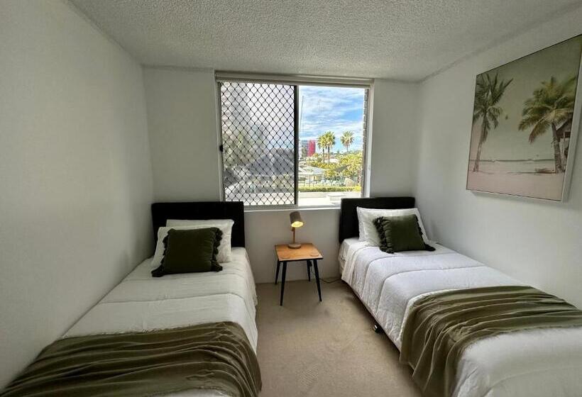 آپارتمان 2 خوابه, Meridian Tower Kirra Beach