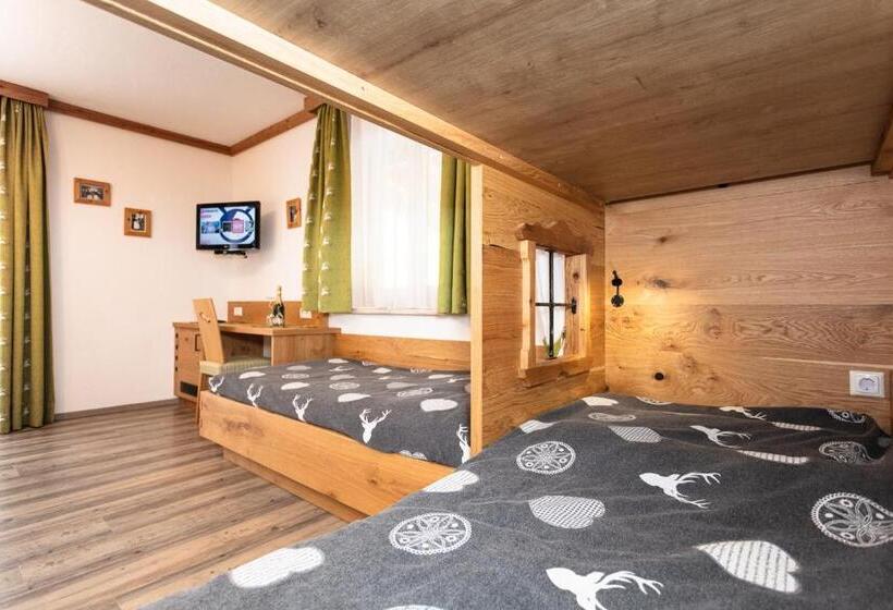 חדר סטנדרט לארבעה, Pension Lackenbauer