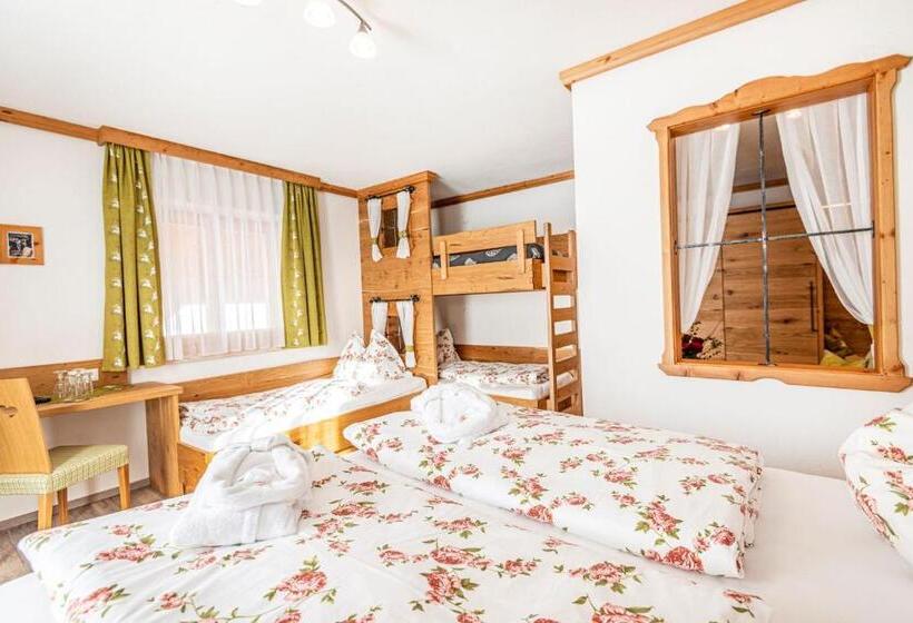 חדר סטנדרט לארבעה, Pension Lackenbauer