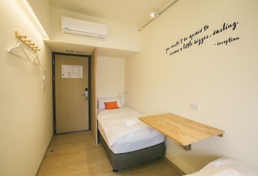 اتاق استاندارد با سرویس بهداشتی مشترک, Stray Birds Taichung Hostel