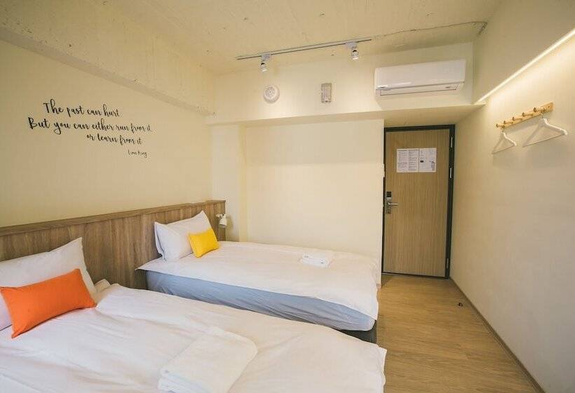 اتاق استاندارد با سرویس بهداشتی مشترک, Stray Birds Taichung Hostel