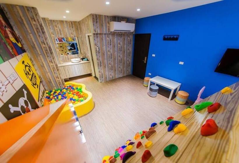 اتاق استاندارد چهار تخته, Ericson Kingdom B&b