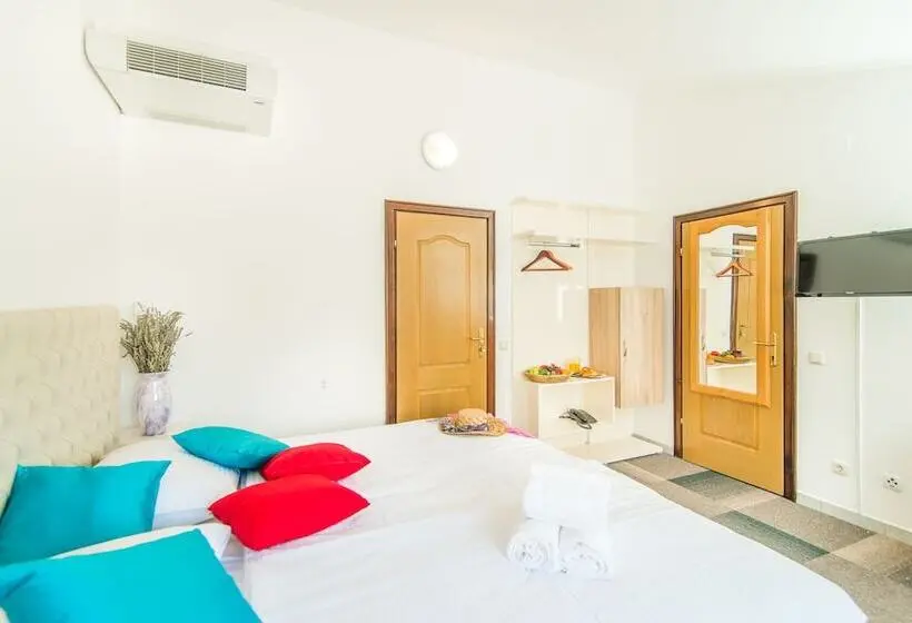 Standard Neljän Hengen Huone, Apartments And Rooms With Wifi Vrsar, Porec   3007