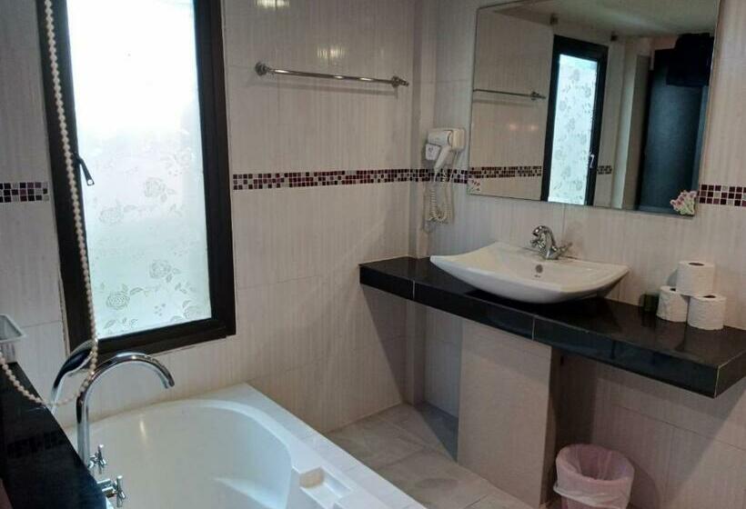 غرفة ديلوكس رباعية, Faye Orchid Garden Resort