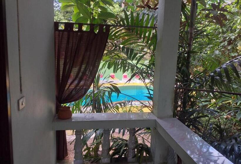 בונגלו עם נוף לבריכה, Kamrai Resort