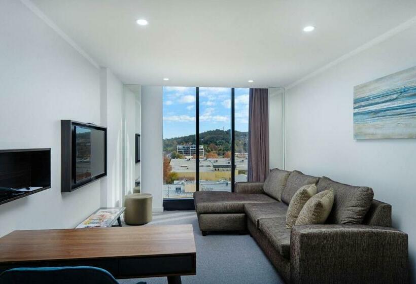 سوئیت با تخت بزرگ, Mantra Albury