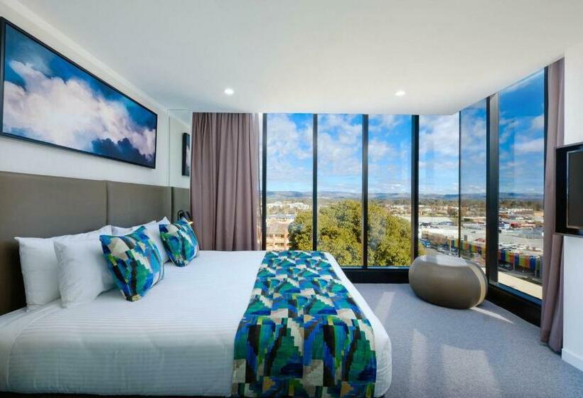 سوئیت با تخت بزرگ, Mantra Albury