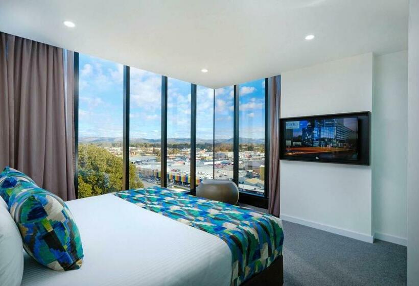 سوئیت با تخت بزرگ, Mantra Albury