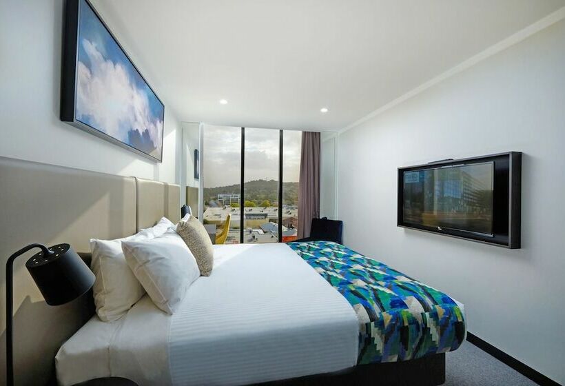 اتاق خانوادگی, Mantra Albury