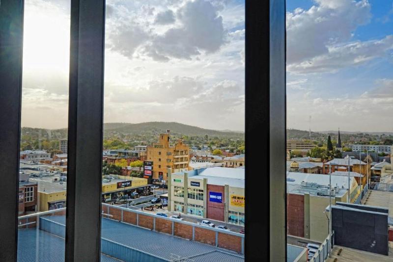 اتاق خانوادگی, Mantra Albury