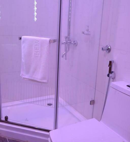 דירת שני חדרים, Refal Homes