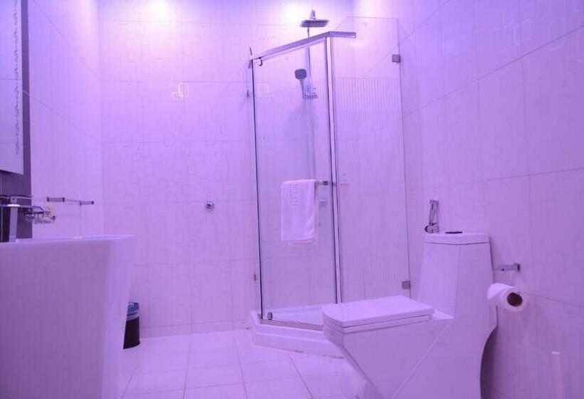 דירת שני חדרים, Refal Homes