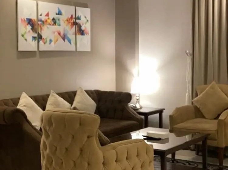 Villa 3 Makuuhuonetta, Remaz Suites