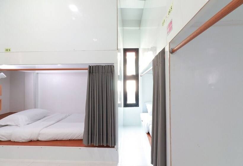 Кровать в Общей Комнате, Sleep Guesthouse