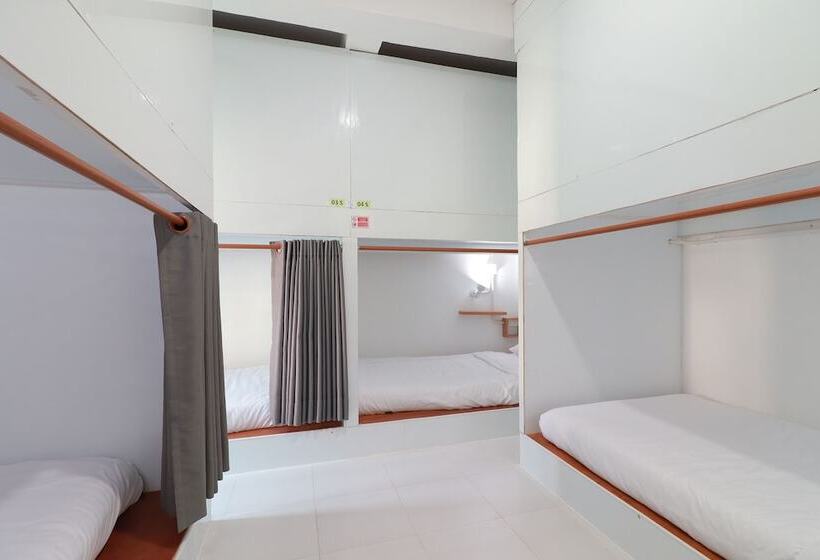 Кровать в Общей Комнате, Sleep Guesthouse