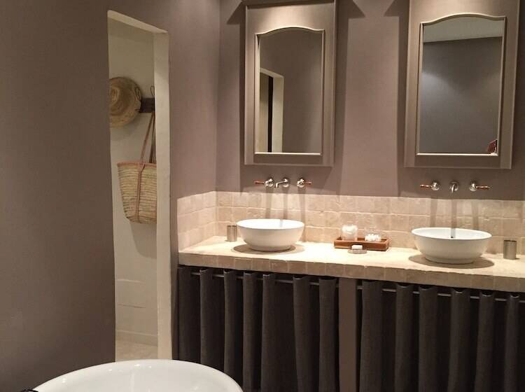 Номер Deluxe, Domaine Les Martins   Gordes