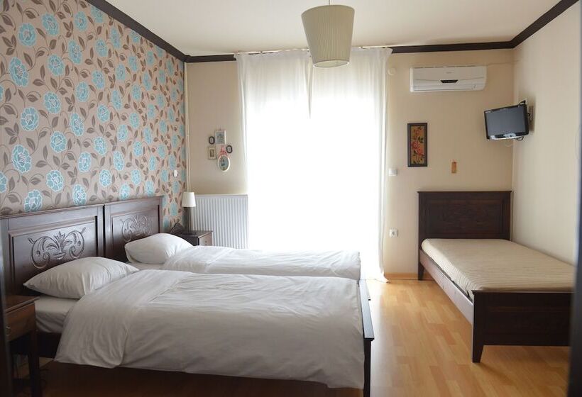 חדר סטנדרט לשלושה, Guesthouse Vissinokipos   Biker Friendly   Motorrad