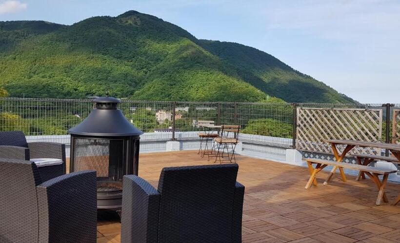 Дом 4 Спальни, Hakone Guesthouse Gaku