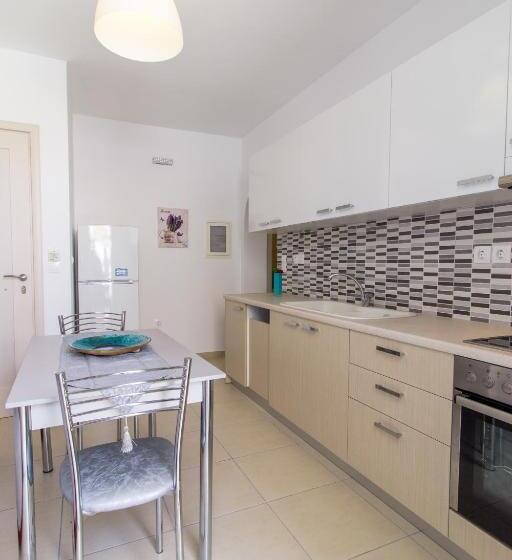 经济房, Naxos Mare