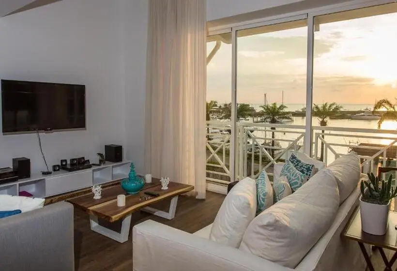 ویلای 3 خوابه, Marina Pez Vela Villas