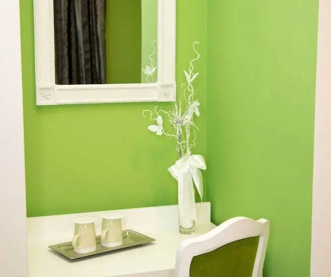 اتاق لوکس یک تخته, Rooms Villa Downtown