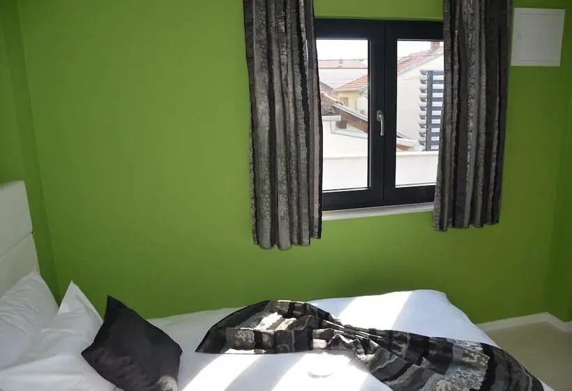 اتاق لوکس یک تخته, Rooms Villa Downtown
