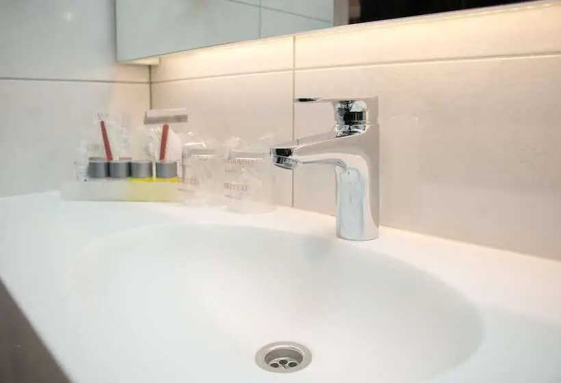 اتاق لوکس سه تخته, Rooms Villa Downtown