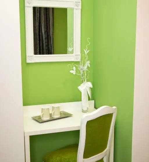 اتاق لوکس یک تخته, Rooms Villa Downtown