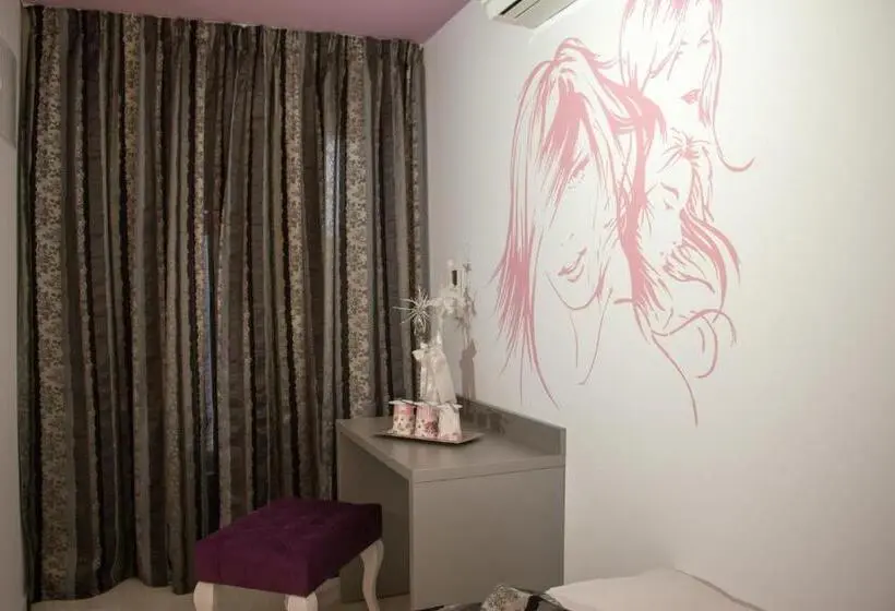 اتاق لوکس سه تخته, Rooms Villa Downtown