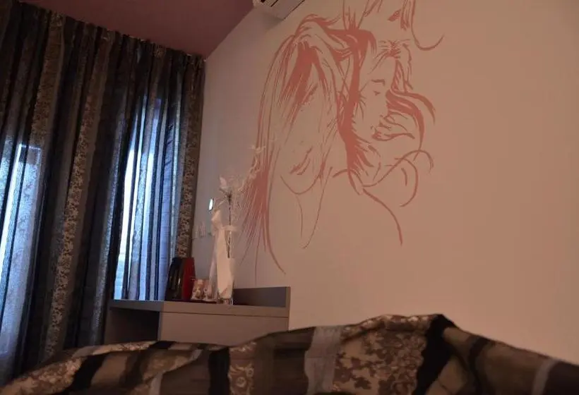 اتاق لوکس سه تخته, Rooms Villa Downtown