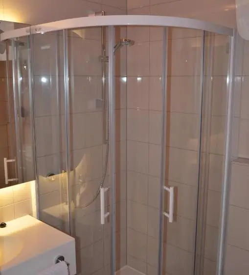 اتاق لوکس سه تخته, Rooms Villa Downtown