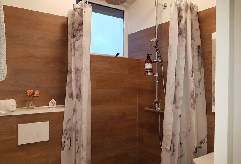 استودیوی لوکس, Skalatjorn Guesthouse