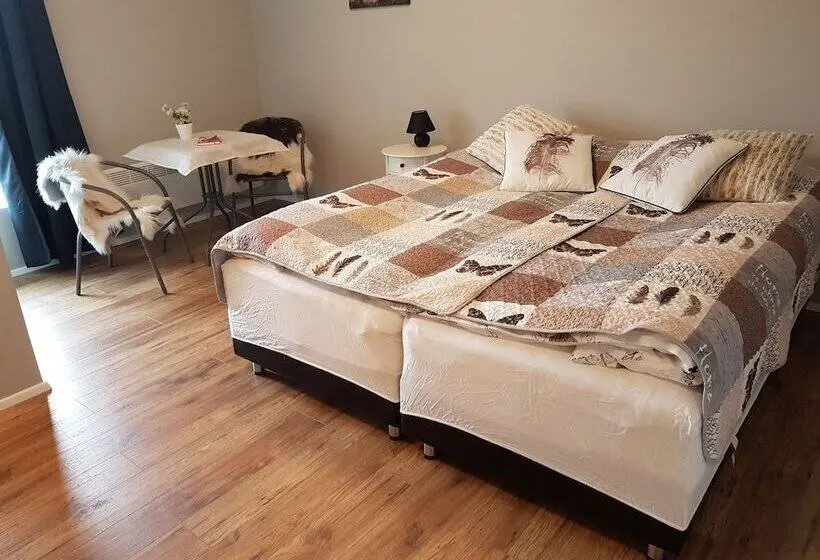 استودیوی لوکس, Skalatjorn Guesthouse