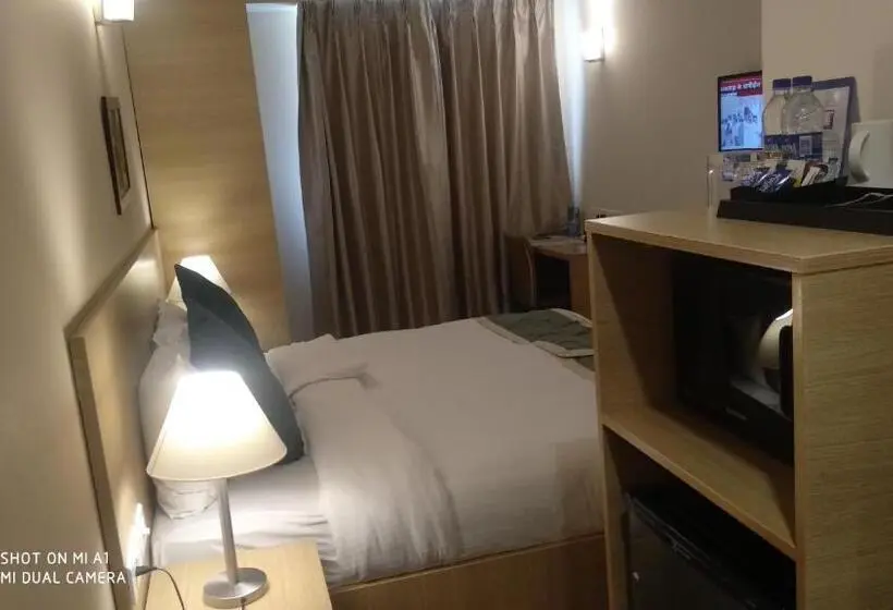 スタンダードスタジオ, Starlit Suites Neemrana