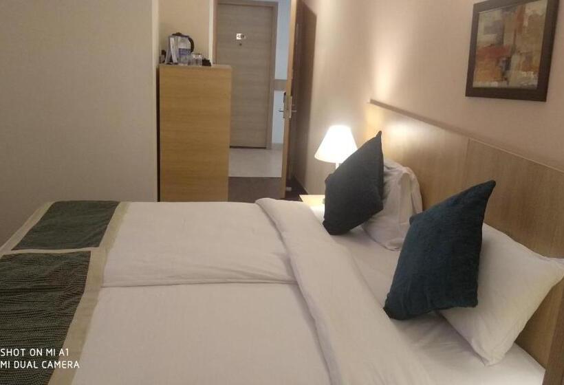 スタンダードスタジオ, Starlit Suites Neemrana