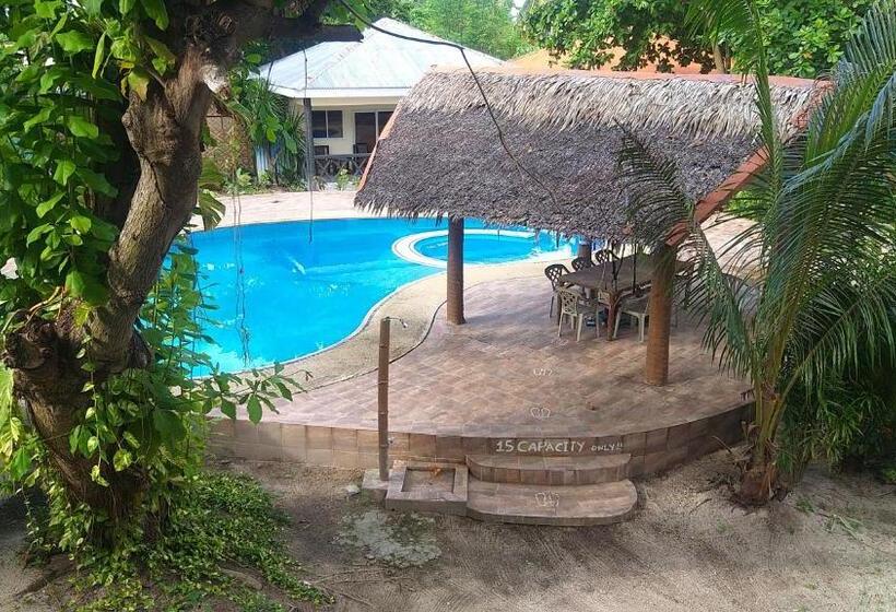 اتاق استاندارد با چشمانداز استخر, The Sharks Tail Dive Center