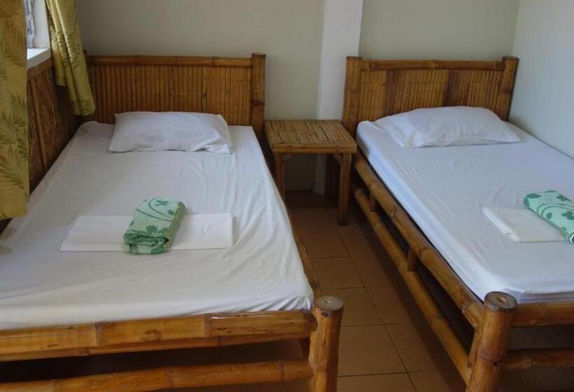 اتاق استاندارد با چشمانداز استخر, The Sharks Tail Dive Center