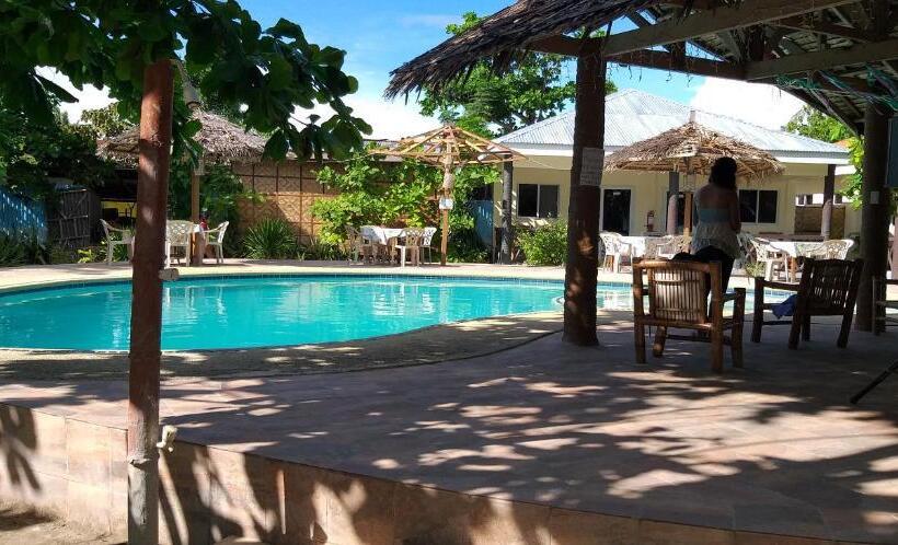 اتاق استاندارد با چشمانداز استخر, The Sharks Tail Dive Center