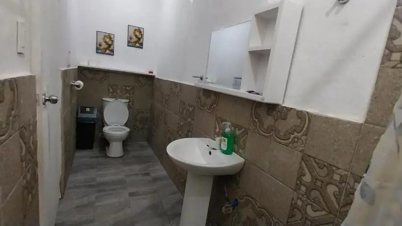 ルームシェアのワンベッド, The Sharks Tail Dive Center