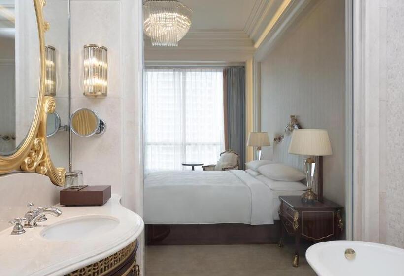 Club Room King Bed, Delta Hotels By Marriott Shanghai Baoshan