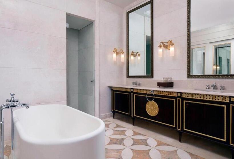 디럭스 스위트 킹 침대, Delta Hotels By Marriott Shanghai Baoshan