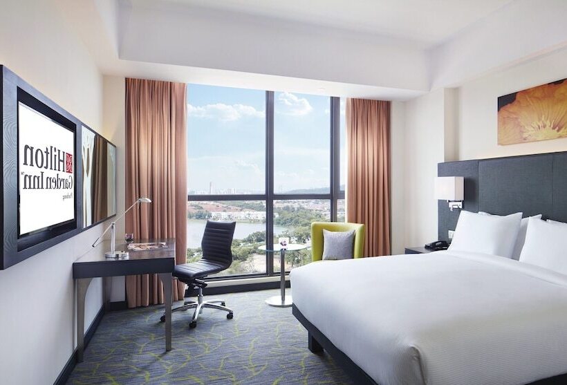 اتاق استاندارد با چشم‌انداز دریاچه, Hilton Garden Inn Puchong
