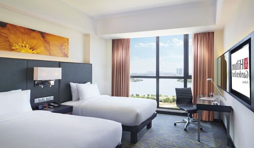 اتاق استاندارد با چشم‌انداز دریاچه, Hilton Garden Inn Puchong