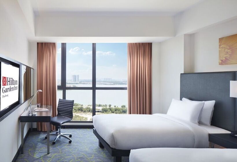 اتاق استاندارد با چشم‌انداز دریاچه, Hilton Garden Inn Puchong