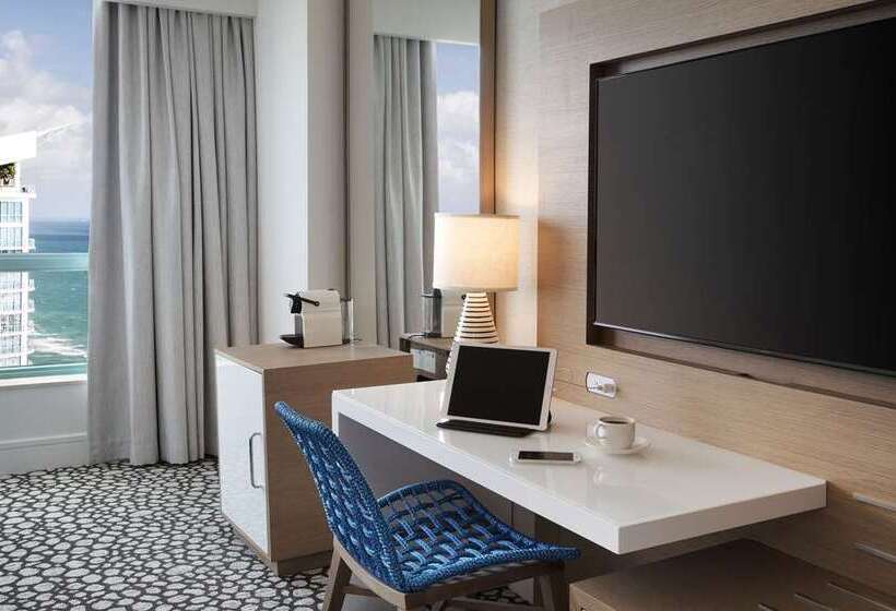 اتاق لوکس با تخت بزرگ, Hilton Garden Inn Puchong