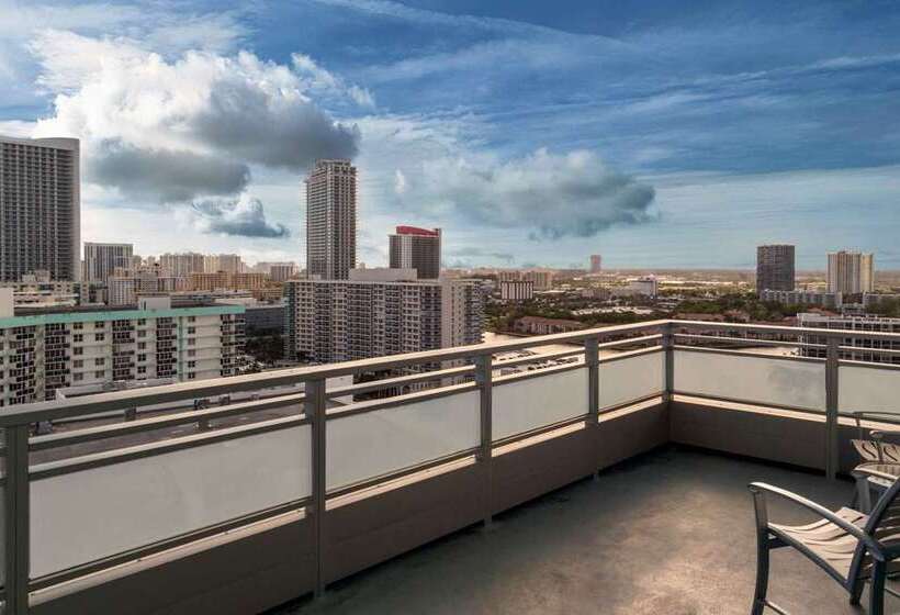 اتاق لوکس با تخت بزرگ, Hilton Garden Inn Puchong